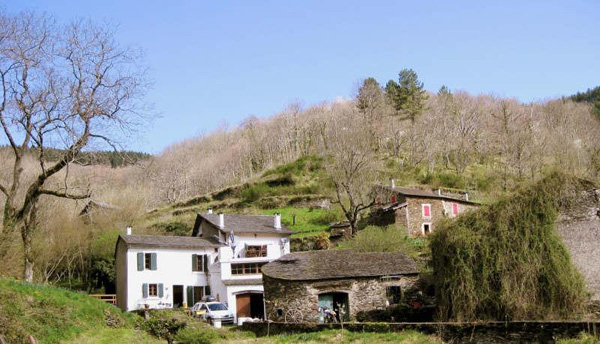 Ancien hameau de 4 maisons à 30 km de Carcassonne