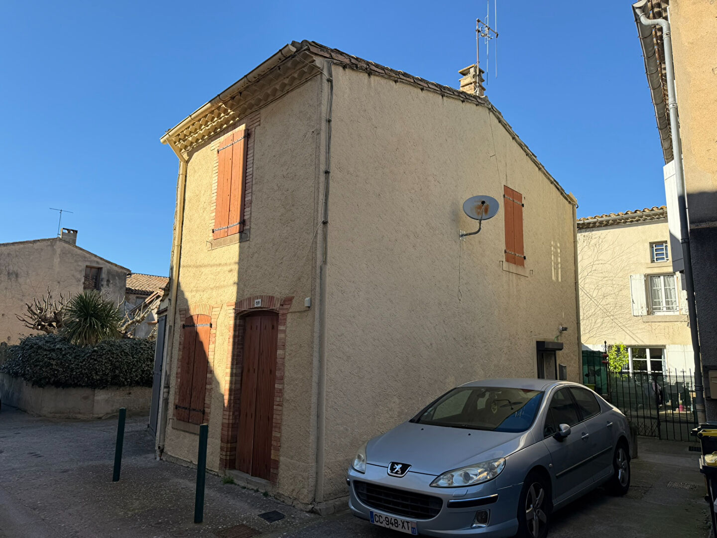 Photo 1