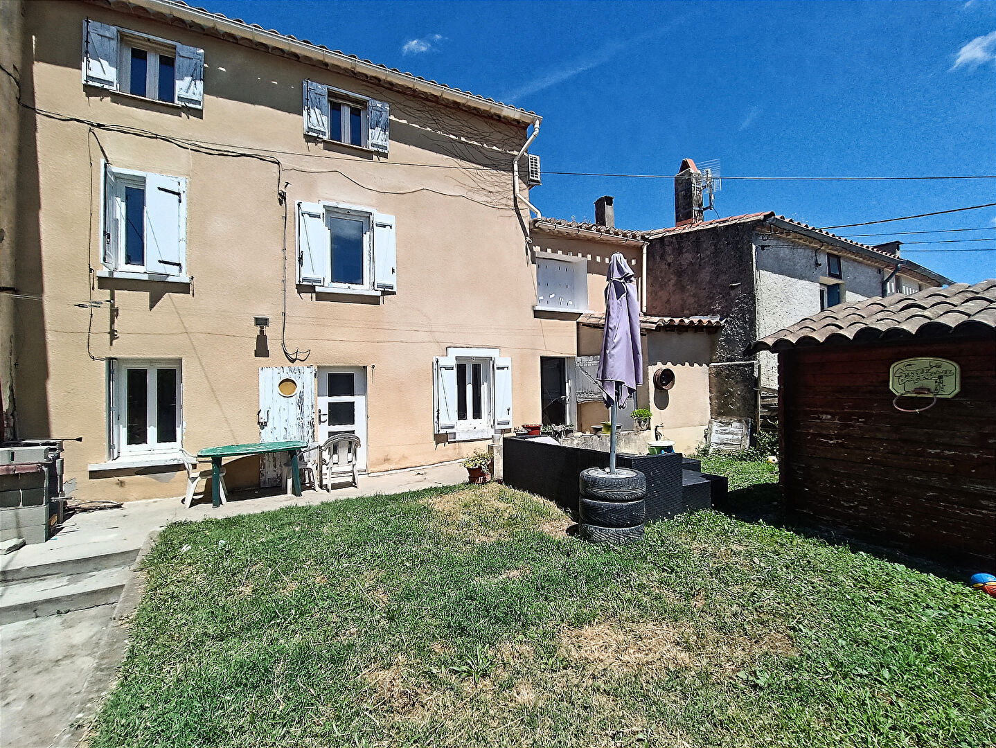 Photo 1